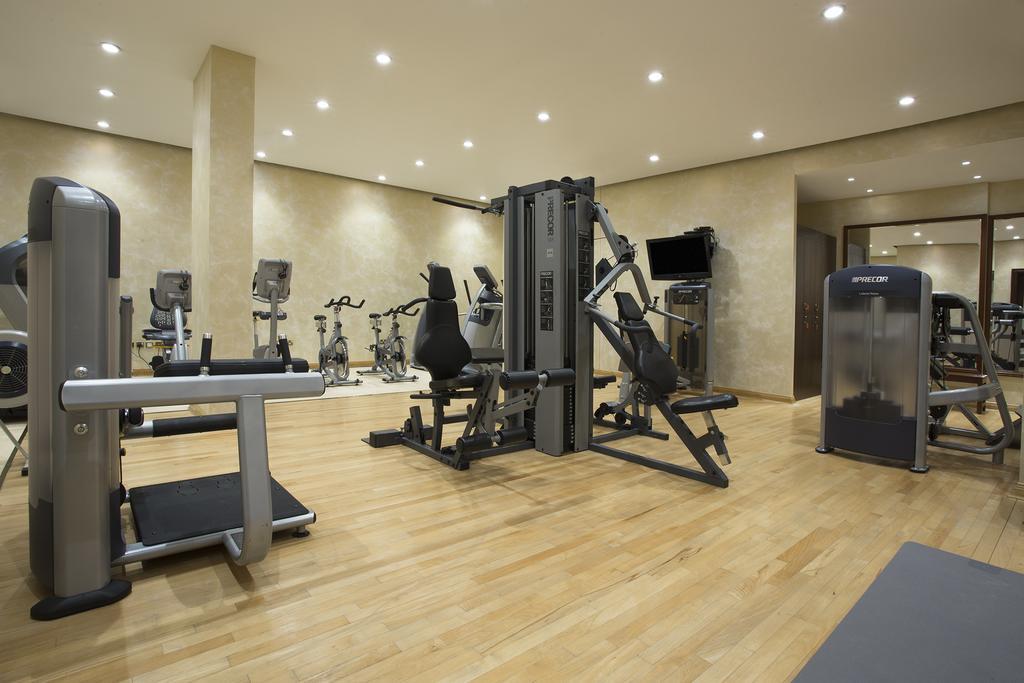 כוויית The Regency Hotel Kuwait מראה חיצוני תמונה The gym at the hotel